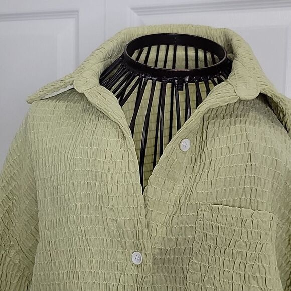 FORE Spring Green Puckered Blouse Size Small - Picture 6 of 9